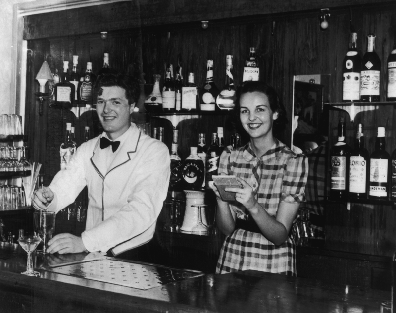 Jessica Mitford in 1940 with husband Esmond Romilly in the bar of the Roma Restaurant in Biscayne Bay, Miami, which they opened after eloping. Photo via Getty Images.